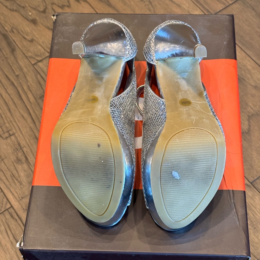Guess Heels - Picture 5 of 8